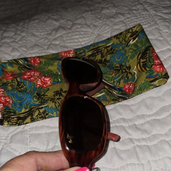 Elegant Maui Jim Brown Sunglasses with Floral Case - Picture 7 of 8